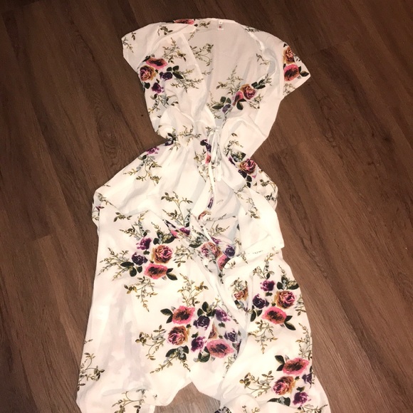 Dresses & Skirts - Beautiful, long, flowery dress